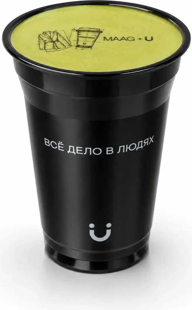 Чёрный стакан с надписью «Всё дело в людях»